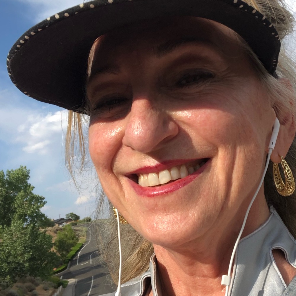 Meet your Posher, Evelyn